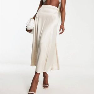 NWT Kate Hudson For Ann Taylor Satin Size 2 Skirt